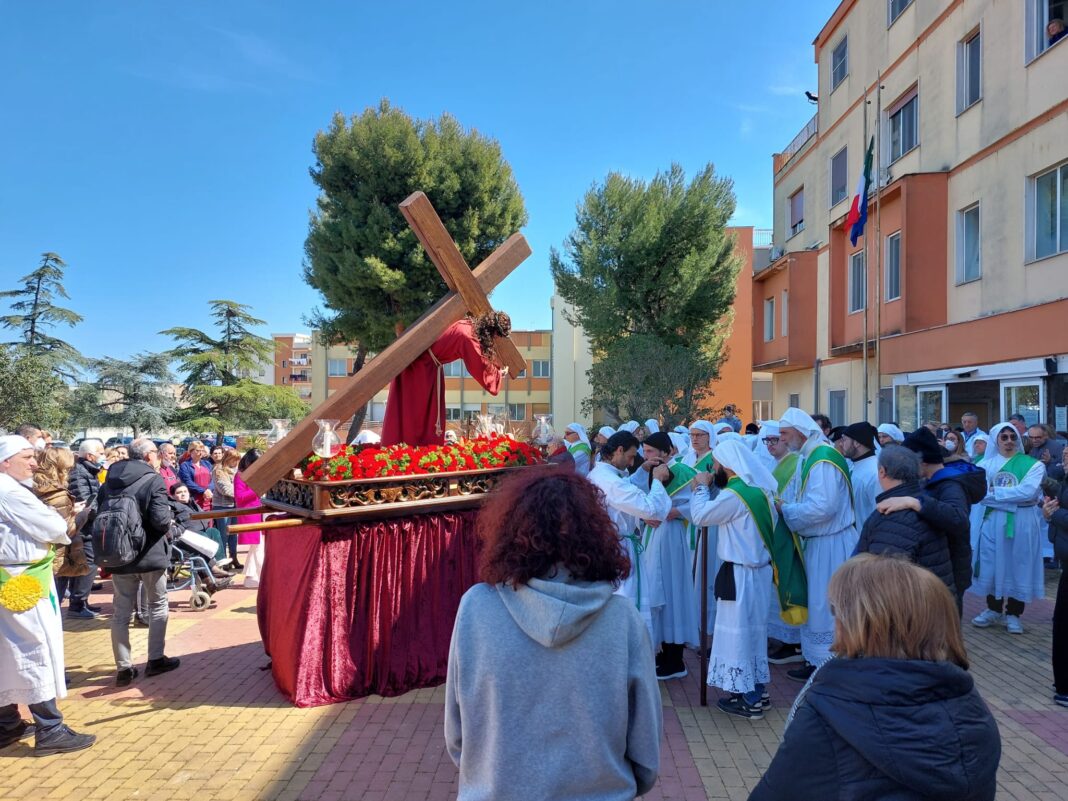 Bisceglie Processione Venerdì Santo per la prima volta la statua di