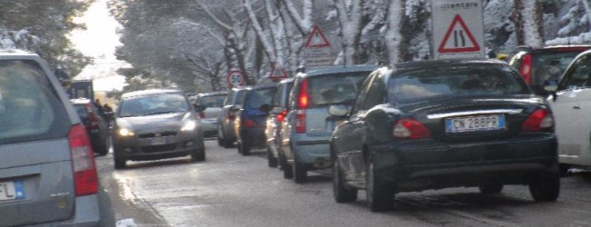 Andria – Neve al Castello, traffico in tilt e problemi sicurezza