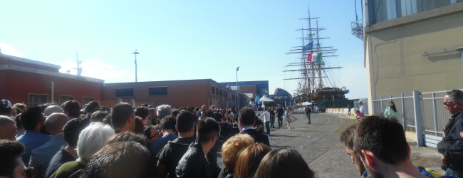 Bari – Tutti in coda al porto per visitare l’Amerigo Vespucci