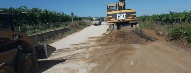 Bat – mezzi al lavoro sulla Strada Salinelle per il ripristino della viabilità