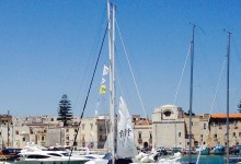 Trani – Approdata la barca a vela dell’Ail. Presentato alla Lega Navale il progetto “Itaca Day”