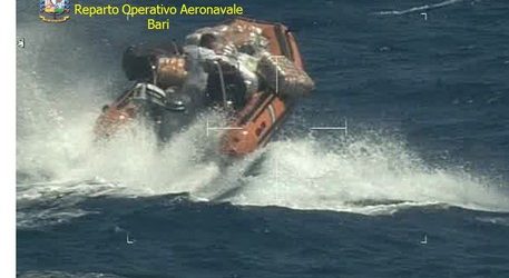 Bari – Maxi sequestro di droga, inseguimento in mare