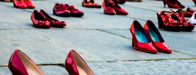 Trani – Evento: “Scarpe Rosse. Ago e filo contro la violenza”