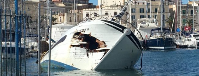 Trani – Scontro tra pescherecci nel porto. Nessun ferito. LE FOTO