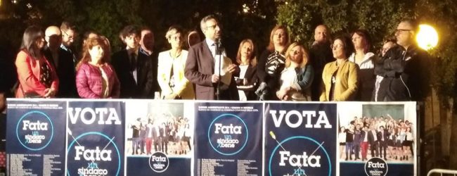 Bisceglie – Bagno di folla al comizio del candidato Vittorio Fata. VIDEO