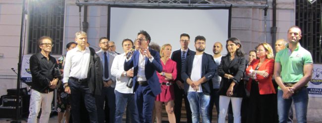 Barletta – Basile (Lega) chiude la sua campagna elettorale, in diretta con il leader leghista Salvini. Foto e Video