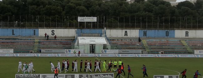 Fidelis Andria-Gelbison 0-0: un punto che muove la classifica, biancazzurri avanti piano. FOTO GALLERY