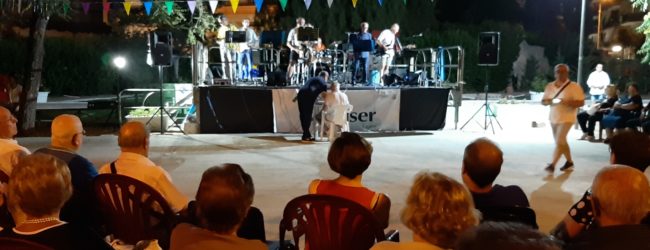 Trani – Villa Guastamacchia, grande partecipazione per la serata in musica. VIDEO e FOTO